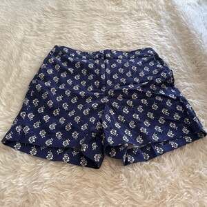 J. Crew Navy Blue and White Floral Shorts Size 8